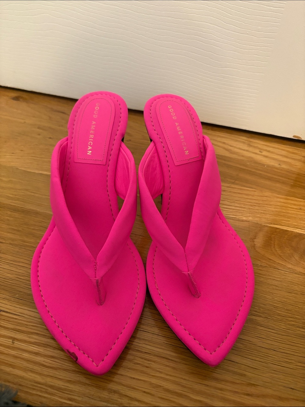 Good American Neon Pink Pointed-Toe Thong Sandals